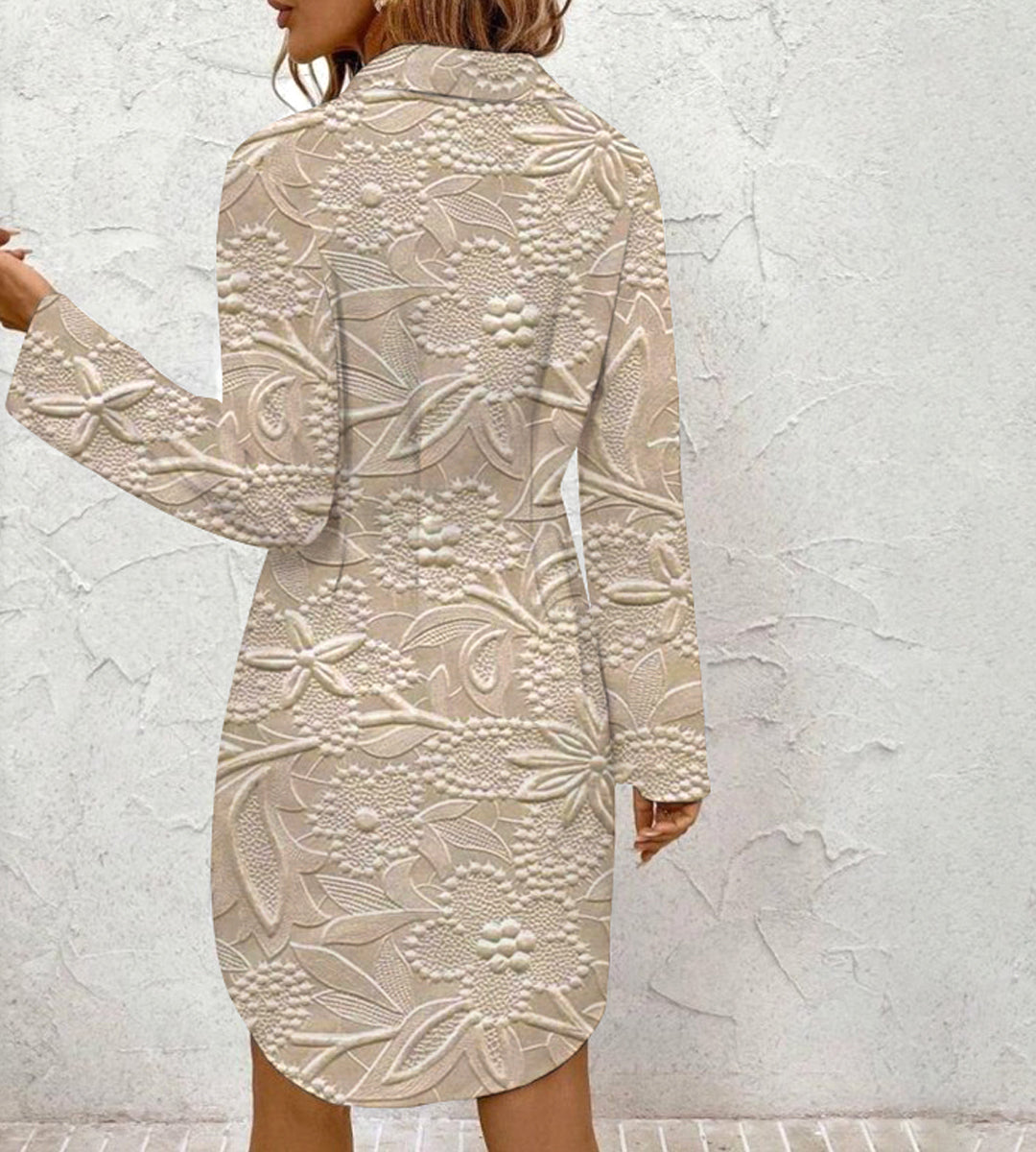 Moderne mini kjole med khaki print og ærmer