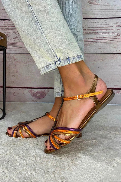 NERINA  Flade sandals med multifarvede stropper og elegante metaldetaljer