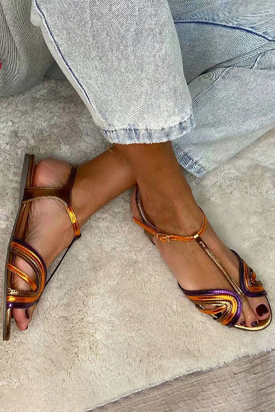 NERINA  Flade sandals med multifarvede stropper og elegante metaldetaljer
