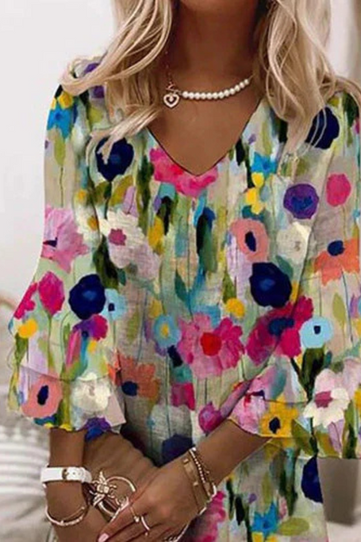 Tabitha - Mini kjole med romantisk blomsterprint og V-hals