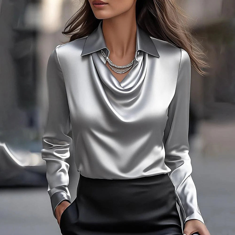 Merav | Elegant satinbluse med rynket udskæring